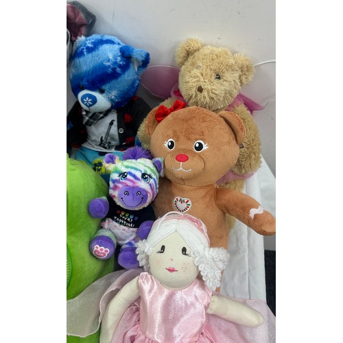 148 - Selection of like new Teddy bears to include build a bear etc