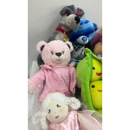 148 - Selection of like new Teddy bears to include build a bear etc