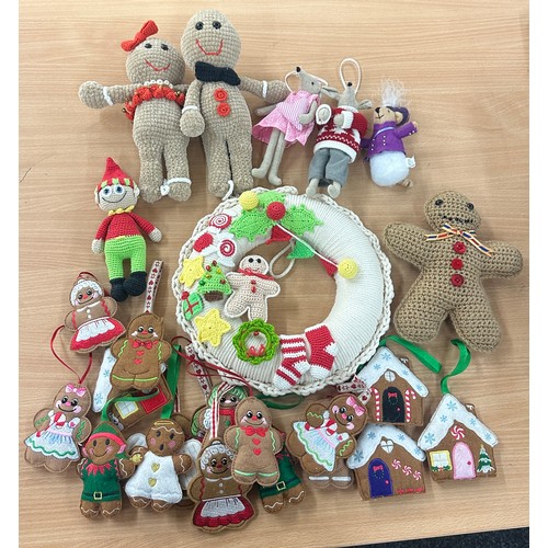 138 - Selection of handmade, knitted Christmas decorations to include ginger bread men, houses, mice etc