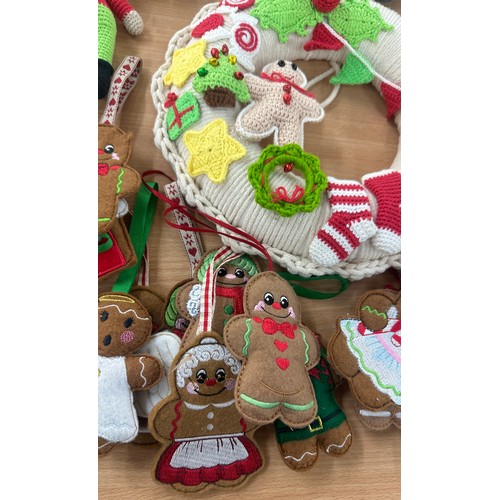 138 - Selection of handmade, knitted Christmas decorations to include ginger bread men, houses, mice etc