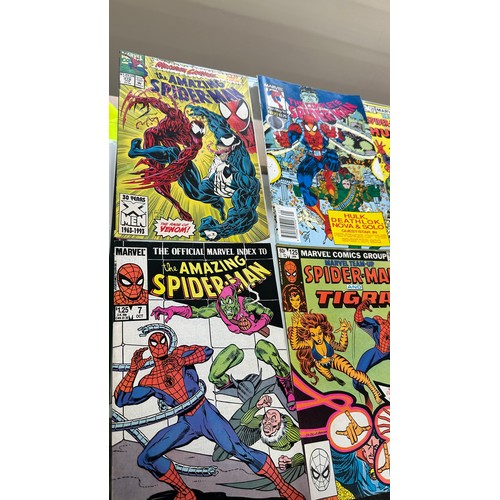 41 - Selection of Marvel Spiderman comics dated from the 70s/80s and 90s to include ' The Amazing Spiderm... 