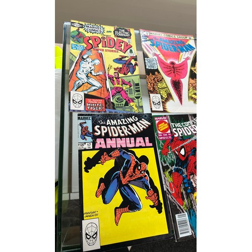 47 - Selection of Marvel Spiderman comics dated from the 80s/90s to include ' The Spectacular Spider - Ma... 