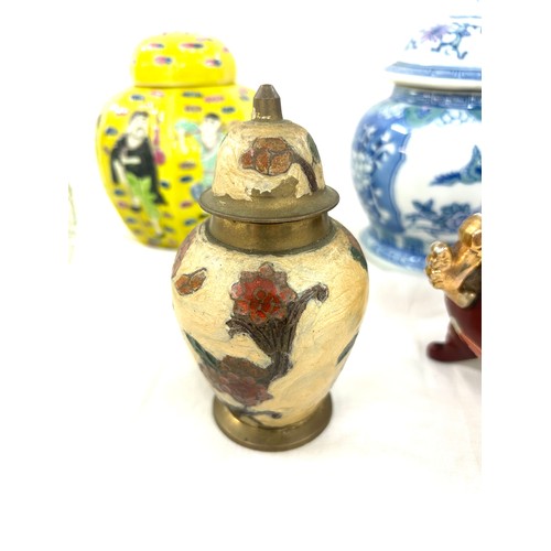 116 - Selection of lidded ginger jars to include 2 oriental designs, Potpourri vase etc