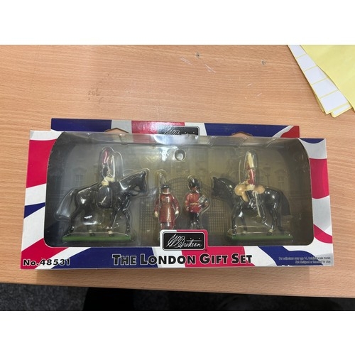 102 - Boxed britain the london gift set no 48531