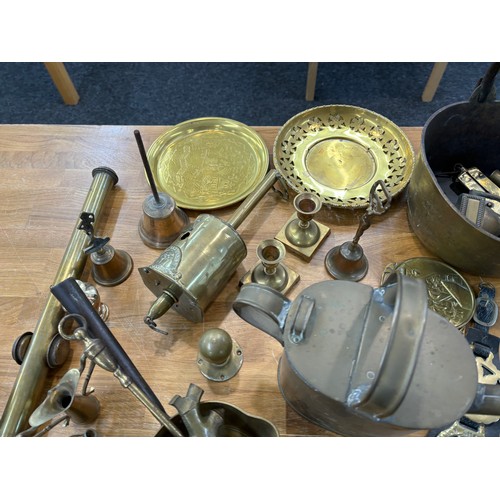 241 - Selection of assorted brassware includes tea pots, horse brasses etc