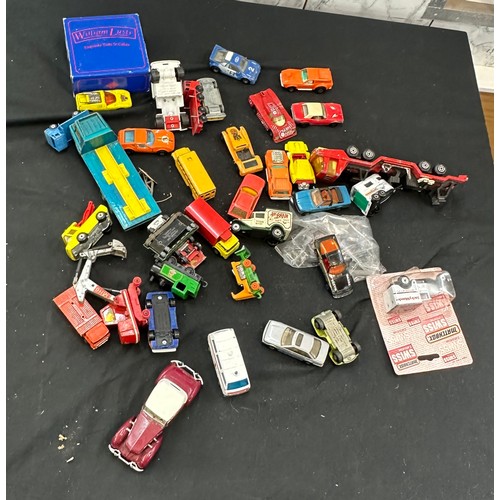 525 - Selection of die cast cars