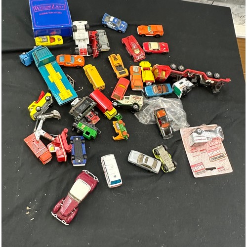 525 - Selection of die cast cars