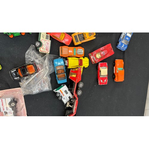 525 - Selection of die cast cars