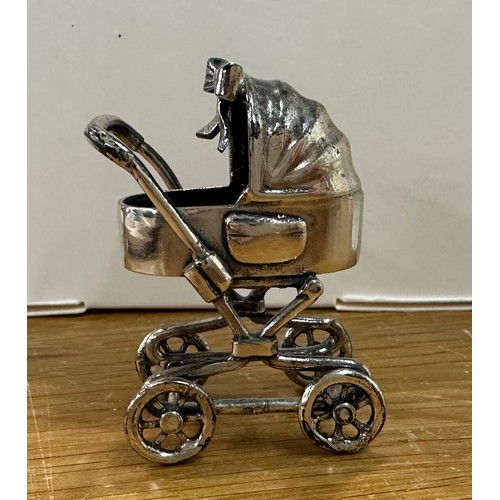 510 - Novelty silver pram piece hallmarked 925 weighs approximately 32 grams