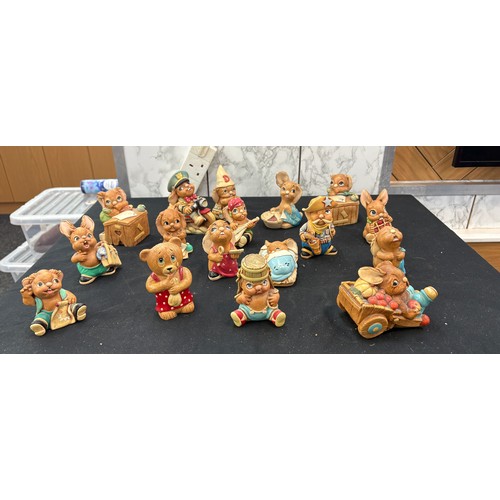 52 - Selection of vintage pendelfin figures