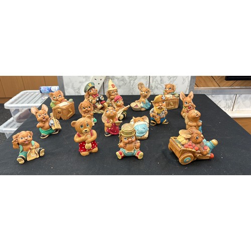 52 - Selection of vintage pendelfin figures