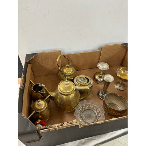 132 - Large selection of assorted brass ware includes oil lamp etc