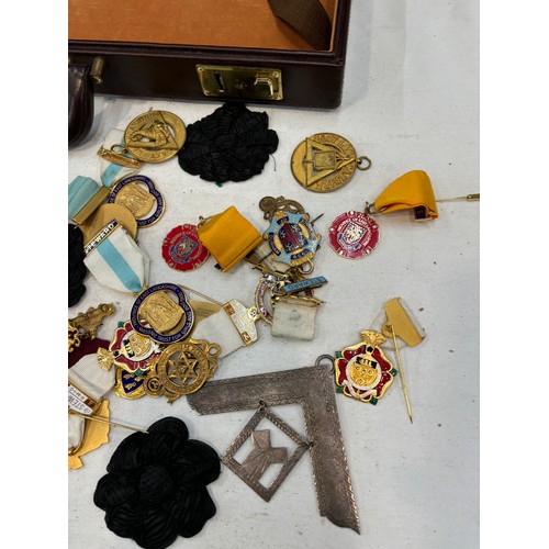 47 - Case masonic jewels and regalia