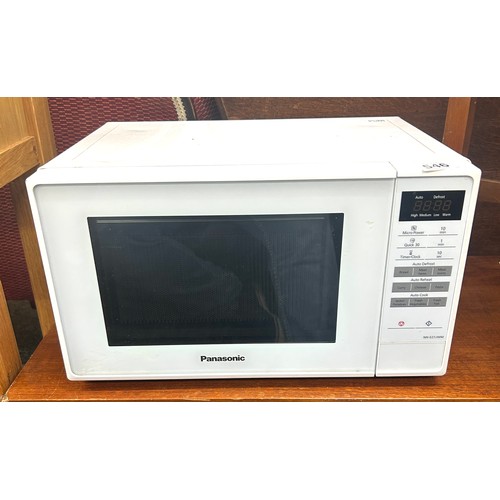 546 - 800W Panasonic microwave oven