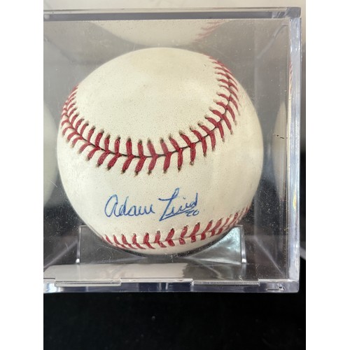 534 - Selection of 6 collectable baseballs all within individual cases, 4 of which ware autographed, names... 