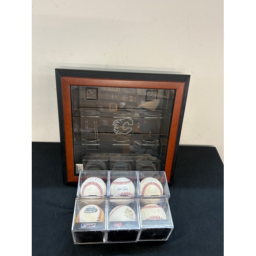 534 - Selection of 6 collectable baseballs all within individual cases, 4 of which ware autographed, names... 