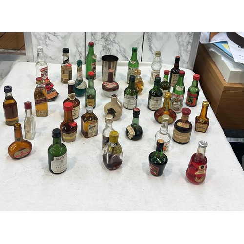 7 - Selection of miniature alcohols to include Smirnoff, Harveys, some empty