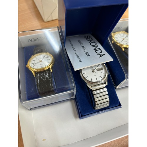 488 - Selection of assorted boxed Gents wristwatches includes Sekonda etc