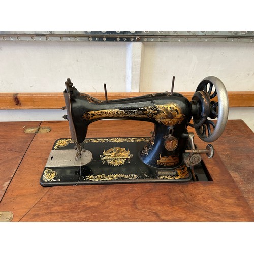 417 - Singer sewing machine - untested