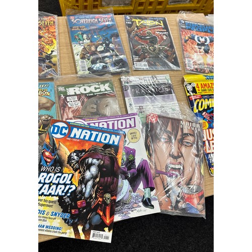 254 - Selection of assorted DC comics various dates to include 1996 etc, Hard time, Touch, Kinetic 2004 et... 