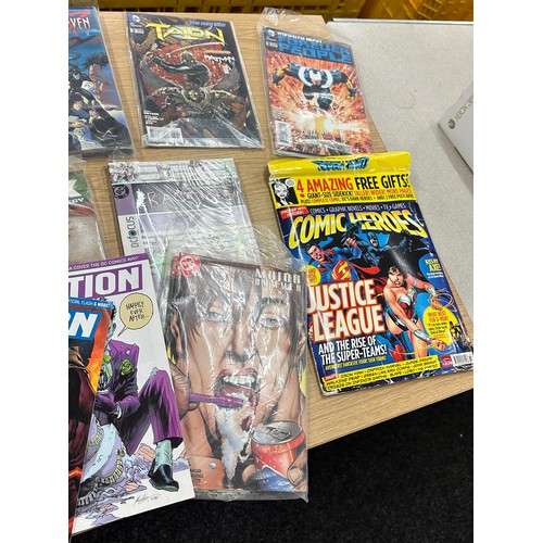 254 - Selection of assorted DC comics various dates to include 1996 etc, Hard time, Touch, Kinetic 2004 et... 