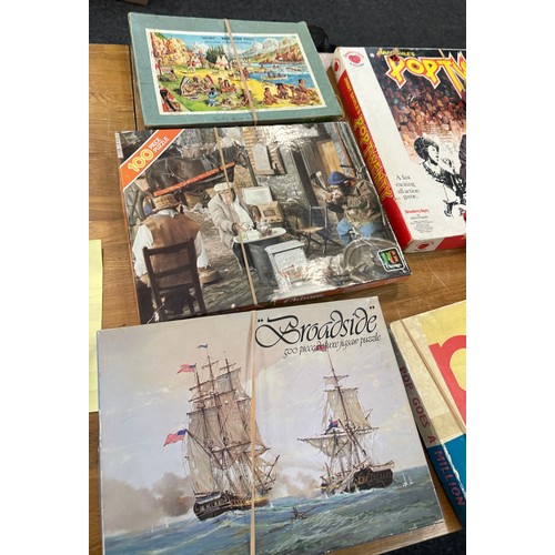 138 - Selection of vintage board games and jigsaws