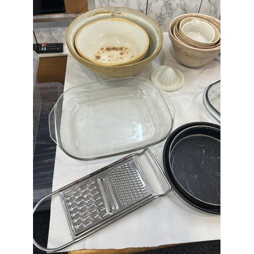 227 - Selection of vintage kitchenalia to include large mixing bowls, stainless etc