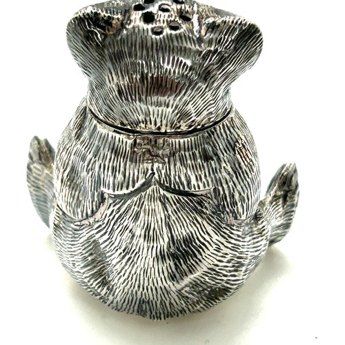 496 - Sterling silver pepperette in the form of a bear, weight 12g