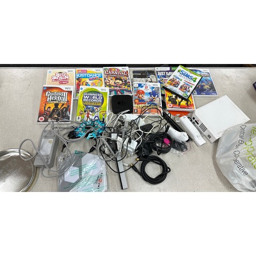 234 - Selection of eletricals to include WII and games - all untested