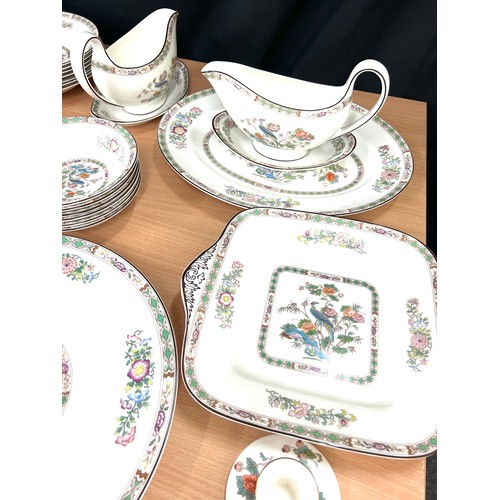 193 - Wedgewood kutani crane 6 place part dinner and tea service includes tea pot, plates, tureens etc