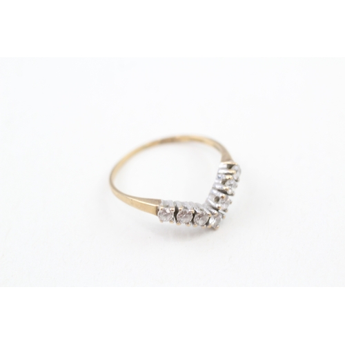 471 - 9ct gold vintage cubic zirconia wishbone ring (1.3g)