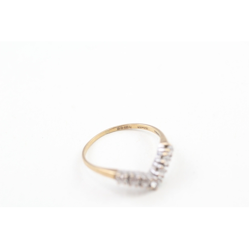 471 - 9ct gold vintage cubic zirconia wishbone ring (1.3g)