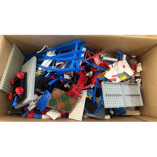 20 - Selection of assorted vintage lego