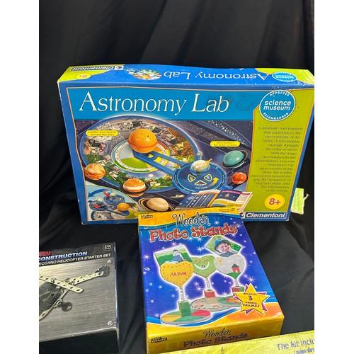 125 - Selection of childrens activity games to include Astronomy Lab, Easi Draw etc