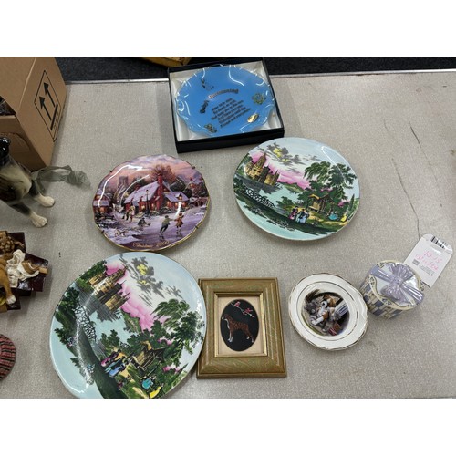 321 - Large selection of miscellaneous includes Carnival glass, animal figures etc