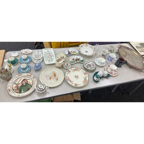 264 - Selection of assorted miscellaneous mainly porcelain to include Wedgwood etc