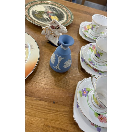 261 - Selection of porcelain miscellaneous to include Rosalyn china, Royal Doulton plate, Wedgwood and Mas... 