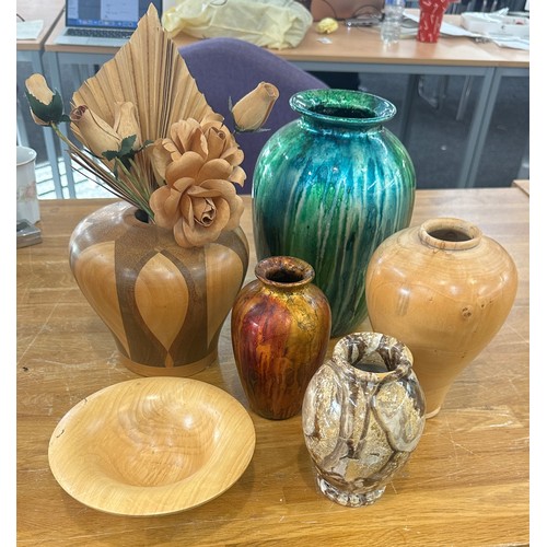 120 - Selection of mixed ceramic, wood, glass and onyx vase