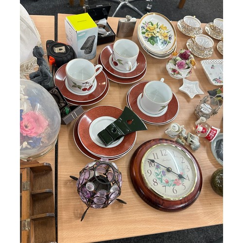 190 - Selection of miscellaneous to include glassware, porcelain etc - AF