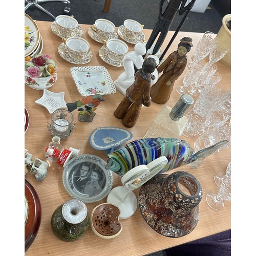 190 - Selection of miscellaneous to include glassware, porcelain etc - AF