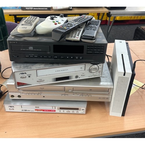 314 - Selection of VHS players, DVD players and an XBOX - all untested