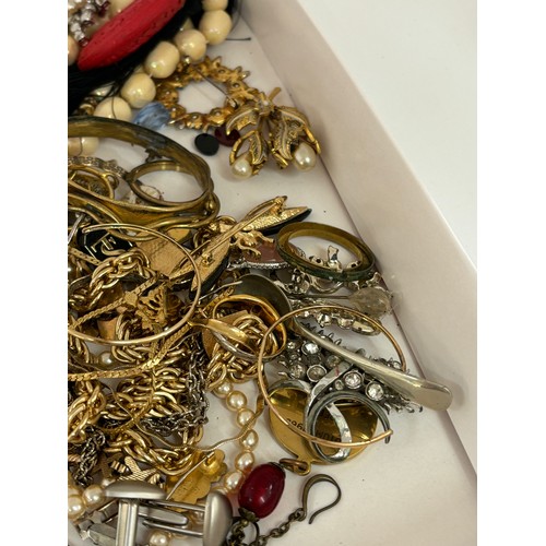 441 - Large selection of assorted costume jewellery