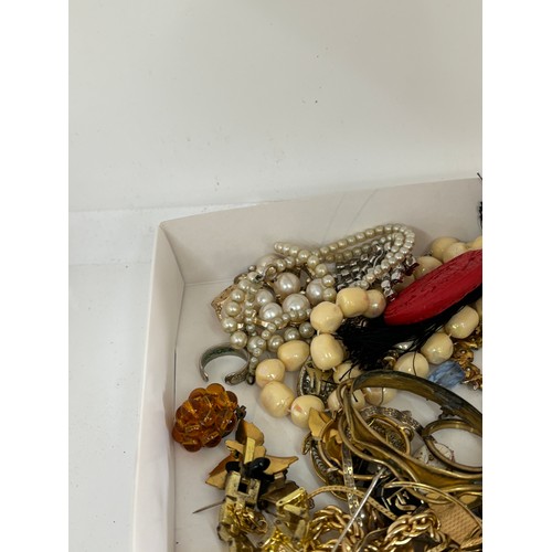 441 - Large selection of assorted costume jewellery