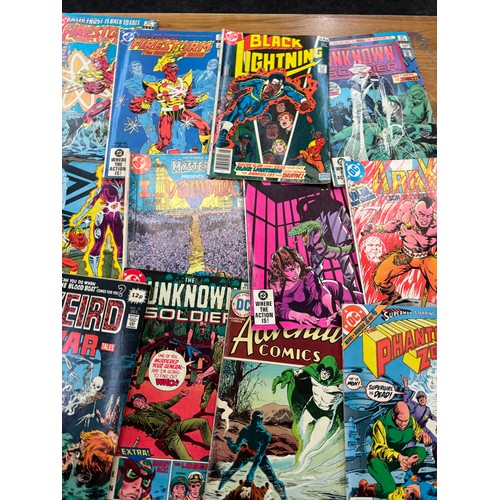 370 - Large selection of 1980 marvel/ dc comics includes Fantastic Four, Phantom Zone etc