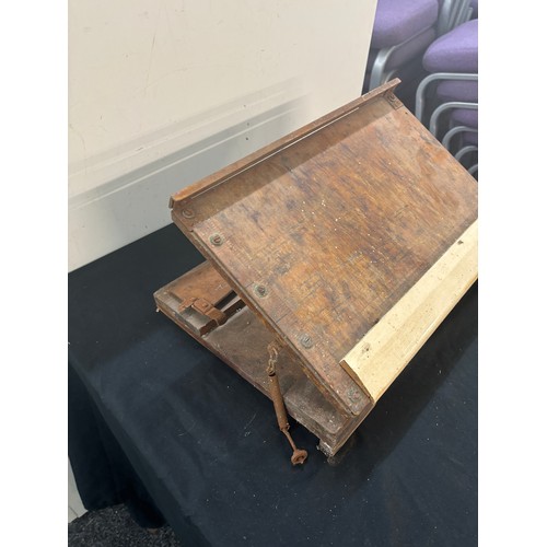 548 - Vintage wooden guillotine, approximate measurements: 19 x 13 inches