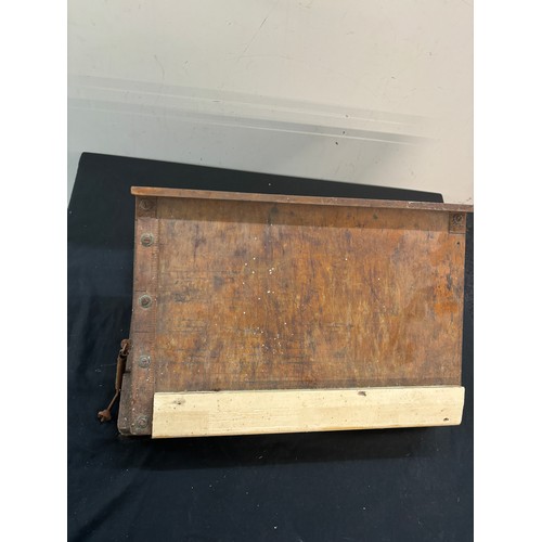 548 - Vintage wooden guillotine, approximate measurements: 19 x 13 inches