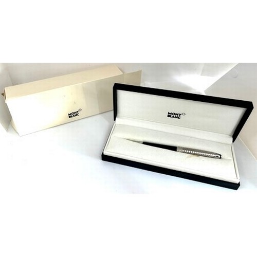 518 - Boxed Mont Blanc ball point pen