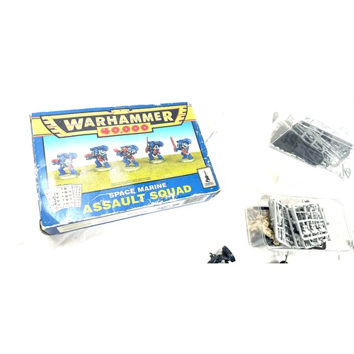 576 - Selection of Warhammer 40,000 accessories