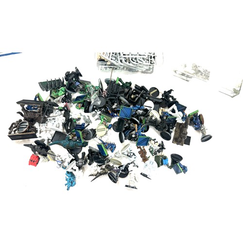 576 - Selection of Warhammer 40,000 accessories