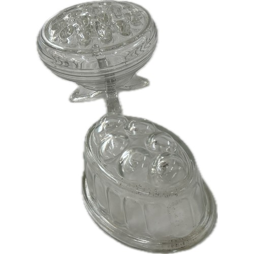 550 - Selection of vintage and later glassware includes glass jelly moulds etc